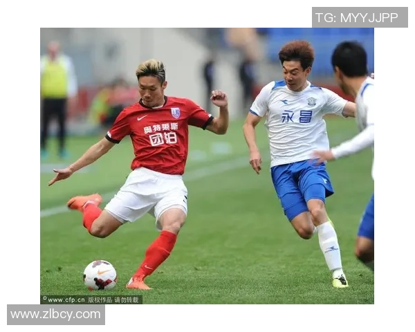 球迷服务信息亭工作人员每天耐心解答上千个问题为球迷提供贴心服务